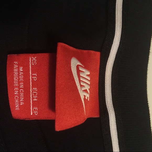 -Nike Women 3/4 sleeve T-shirt  Size XS - Picture 3 of 8